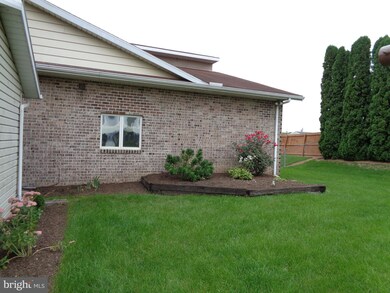 428 Martina Dr, Chambersburg, PA 17201 - photo 5
