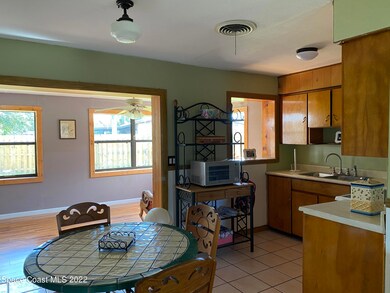 Dine in Kitchen
