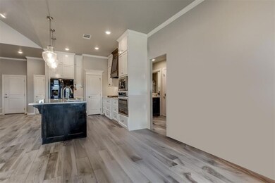 1624 NE 32nd St, Moore, OK 73160 - photo 4