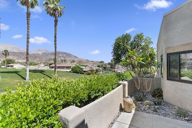 004_Courtyard view