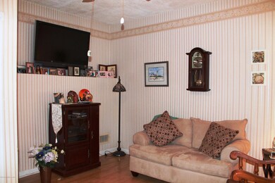 den or 2nd bedroom