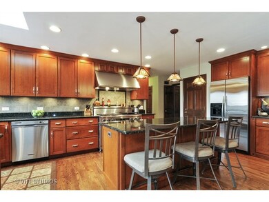 801 Shiloh Cir, Naperville, IL 60540 - photo 4