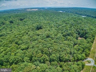 9027 Swift Creek Rd, Fairfax Station, VA 22039 - photo 5