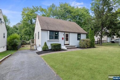 499 Goffle Rd, Wyckoff, NJ 07481 - photo 3