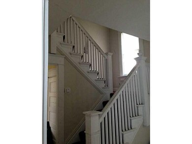 Entry/Foyer.