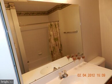 2559 Chase Wellesley Dr, Herndon, VA 20171 - photo 6