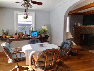1361 dining2