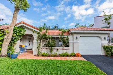 1327 Seagrape Cir, Weston, FL 33326 - photo 2