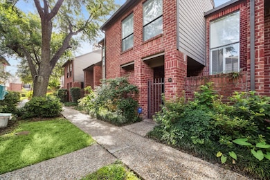 Another look at your front porch entry where guest