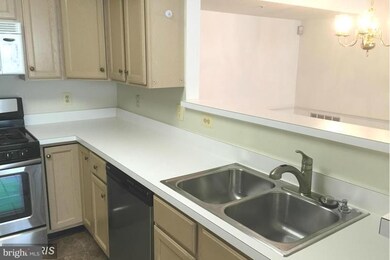 9224 Cardinal Forest Ln unit B, Lorton, VA 22079 - photo 5