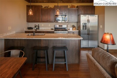 Luxury Kitchen with Breakfast Bar