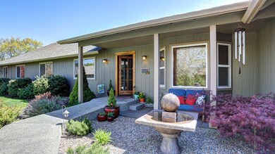 363 Hidden Pine Dr, Grants Pass, OR 97526 - photo 2