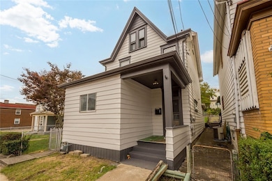 916 2nd St, Mc Kees Rocks, PA 15136 - photo 2