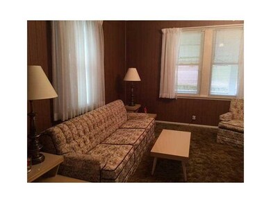 Living Room. Newer windows!