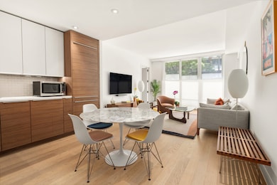 337 E 62nd St unit 2B, New York, NY 10065 - photo 2