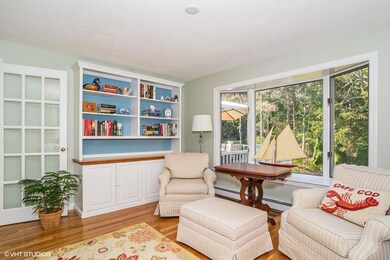 06_25ElmcroftWay_198_SittingRoom_MLSuse_