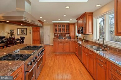 8905 Transue Dr, Bethesda, MD 20817 - photo 5