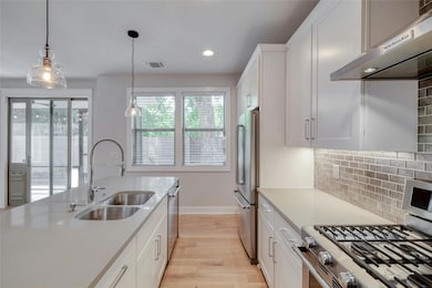 Kitchen with visible vents, light countertops, un