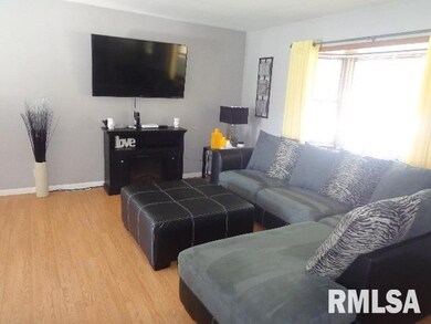 1907 W 38th St, Davenport, IA 52806 - photo 4