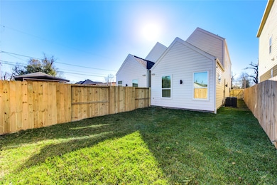 Spacious back and sideyards