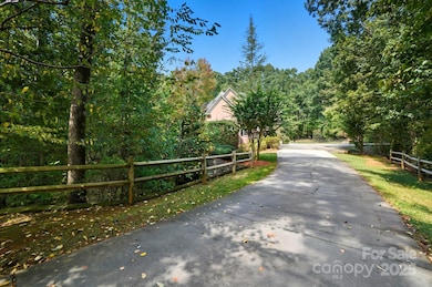1300 Longleaf Ct, Matthews, NC 28104 - photo 2