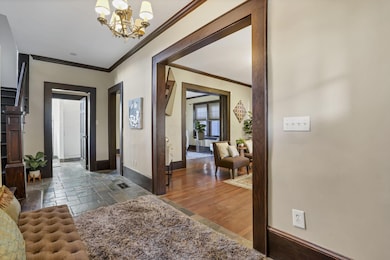 1041 Franklin Ave. entry