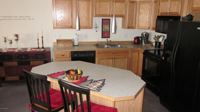 Kitchen w/island