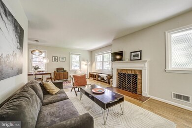 11436 Mapleview Dr, Silver Spring, MD 20902 - photo 4