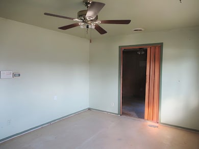 2424 E Washington St, Urbana, IL 61802 - photo 2