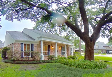 10051 Piping Rock Ln, Houston, TX 77042 - photo 2