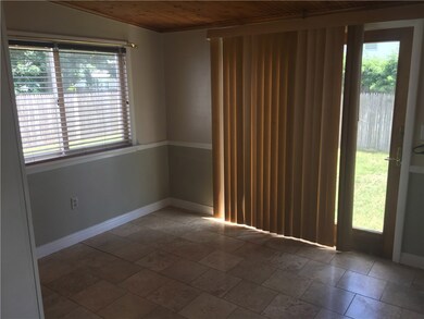 DINING AREA/FLORIDA ROOM
