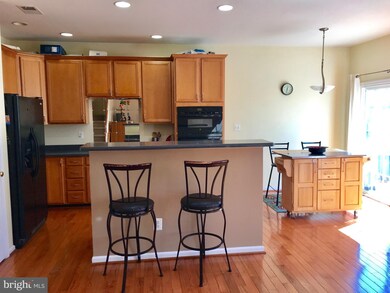 42937 Shelbourne Square, Chantilly, VA 20152 - photo 7