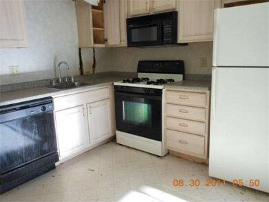 86 Beacon St unit 2, Lawrence, MA 01843 - photo 5