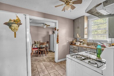 805 Howe St, McComb, MS 39648 - photo 6