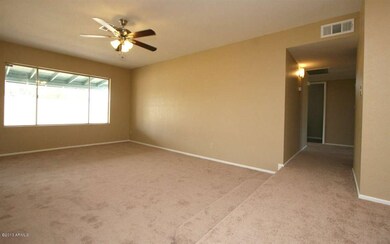 05_livingroom_hallway