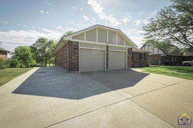 4232 SW Colly Creek Ct, Topeka, KS 66610 - photo 4