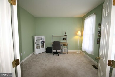 13537 Pulaski Dr, Hagerstown, MD 21742 - photo 3