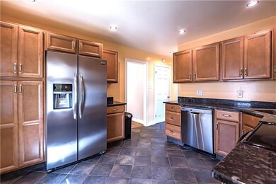 819 N 22nd St unit 821, Allentown, PA 18104 - photo 4