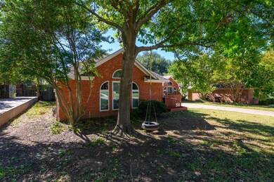 708 Smokerise Cir, Denton, TX 76205 - photo 2