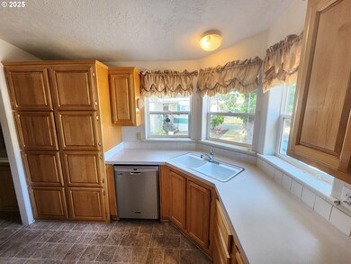 1125 58th St unit 6, Springfield, OR 97478 - photo 6