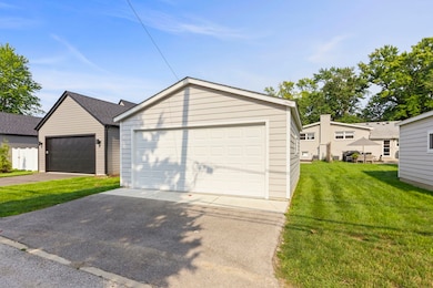 823 N Ellsworth St, Naperville, IL 60563 - photo 3