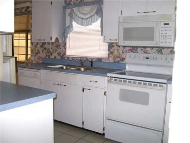 5428 Lisa Cir, Zephyrhills, FL 33542 - photo 6