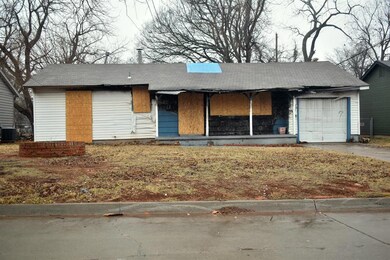 View of front of home featuring central AC and a g