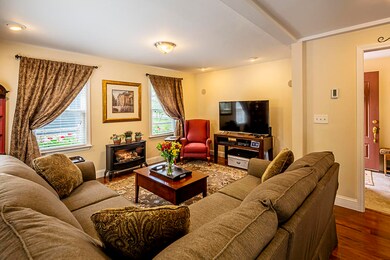 34Holmes_04841_06_SS_MLS