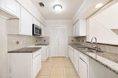 8530 Scenic Green Dr, Houston, TX 77088 - photo 7