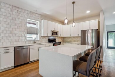 1386 1/2 Neil Ave