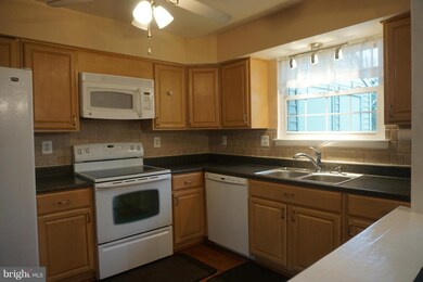 2863 Madeira Ct unit 13, Woodbridge, VA 22192 - photo 4