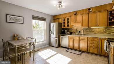10610 High Beam Ct, Columbia, MD 21044 - photo 4