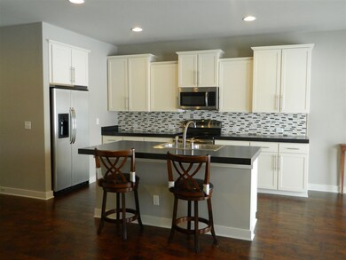 Nice Breakfast bar and fully equipped kitchen with