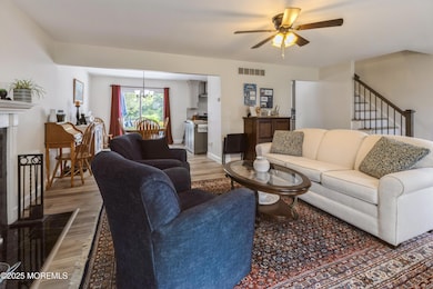 03_94GeorgetownBlvd_2010_LivingRoom_HiRe